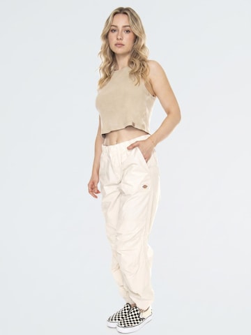 Baggy Pantaloni 'Fisherville' di DICKIES in bianco
