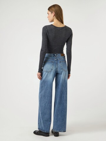 regular Jeans di YAS in blu