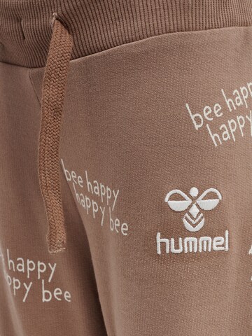 Hummel Tapered Sportbroek in Bruin