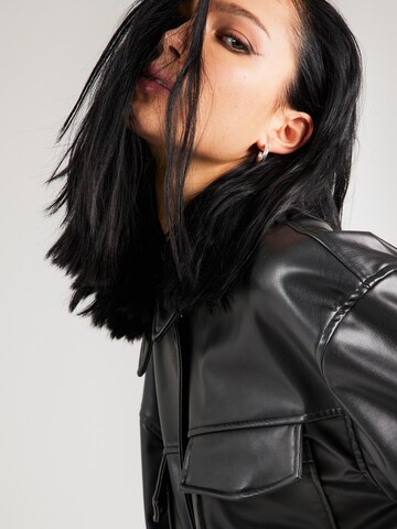 ABOUT YOU x Chiara Biasi Prehodna jakna 'Dominic' | črna barva