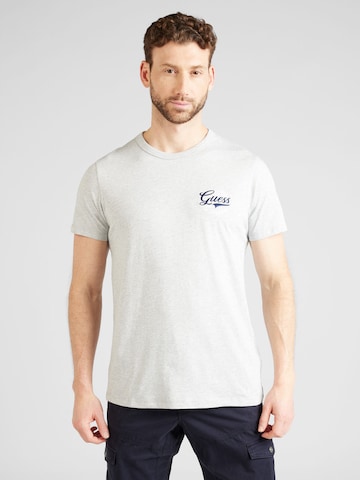 GUESS T-shirt i grå: framsida