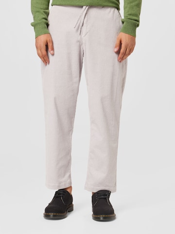 Loosefit Pantalon Wax London en gris : devant