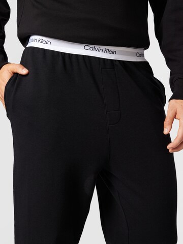 Calvin Klein Дънки Tapered Leg Панталон в черно