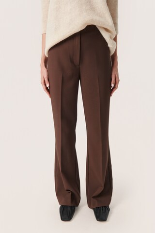 SOAKED IN LUXURY Flared Trousers 'Corinne' in Brown: front