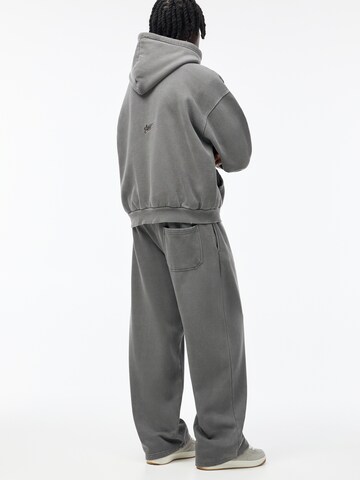 Loosefit Pantalon Pull&Bear en gris