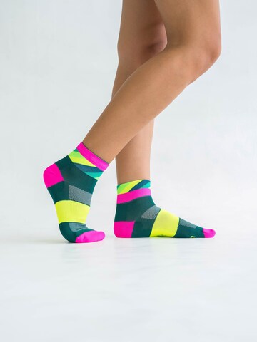INCYLENCE Athletic Socks 'STRIDES SHORT' in Green