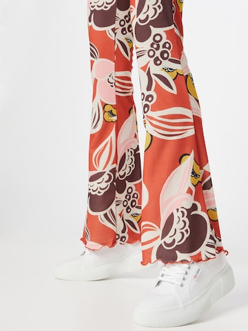 NEON & NYLON Flared Broek in Oranje