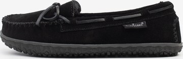 Minnetonka Moccasins 'Tilia' in Black