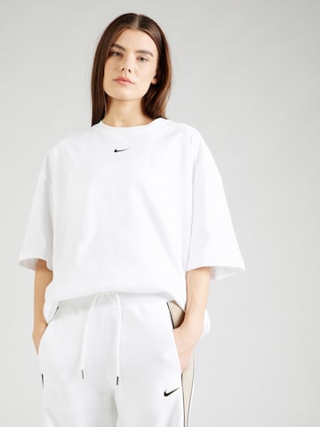 T-shirt 'ESSNTL' Nike Sportswear en blanc : devant