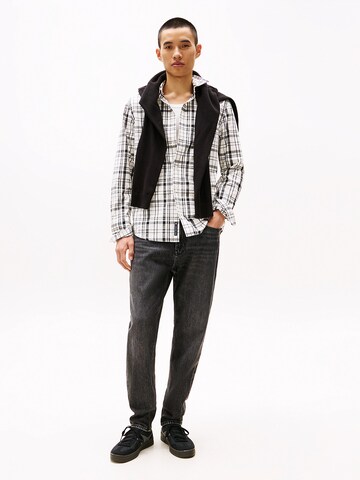 Tommy Jeans Regular fit Button Up Shirt in White