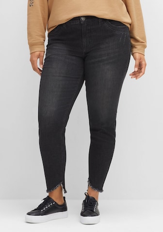 SHEEGO Slimfit Jeans in Zwart: voorkant