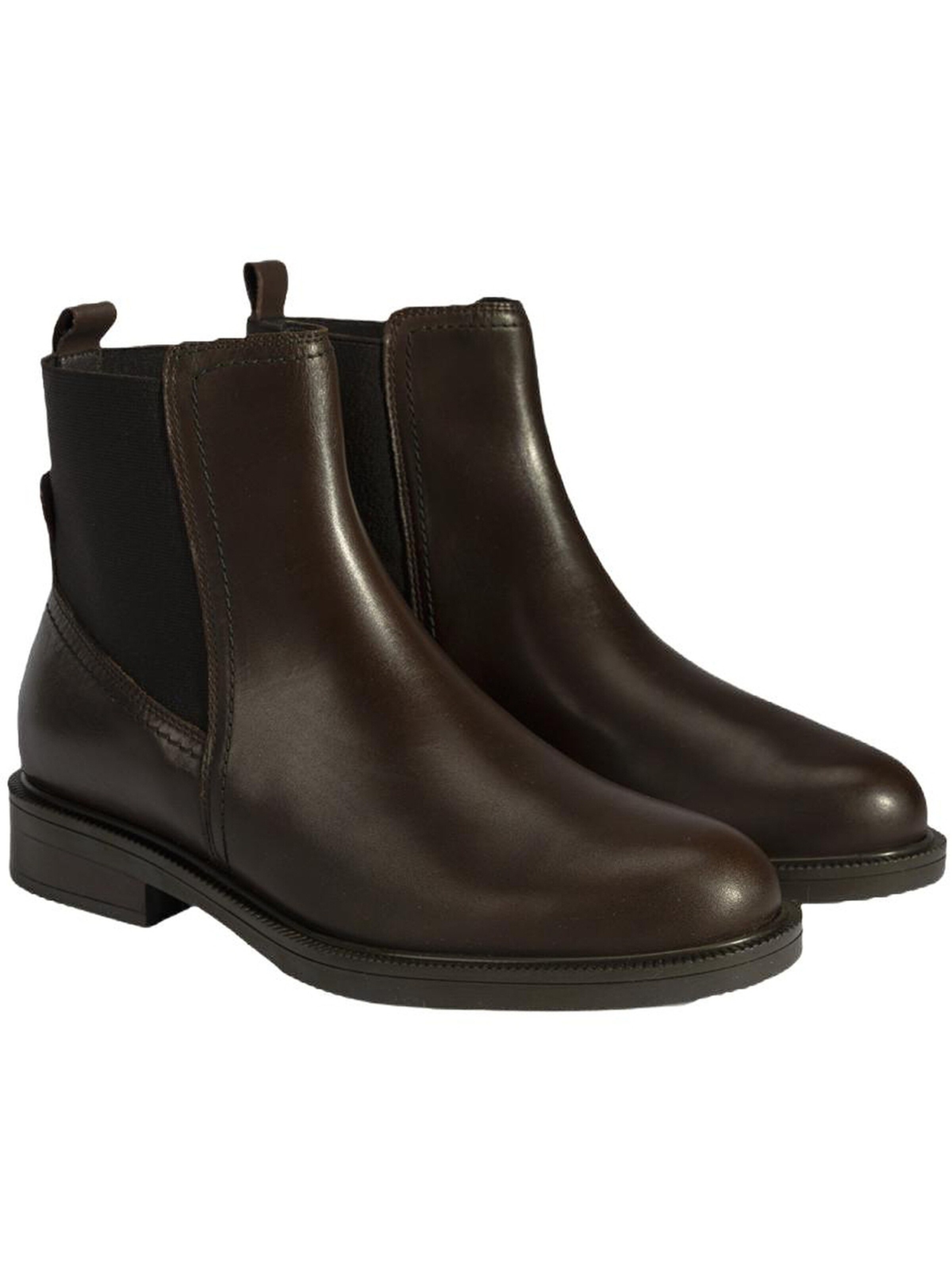 Desa Boots in Brown
