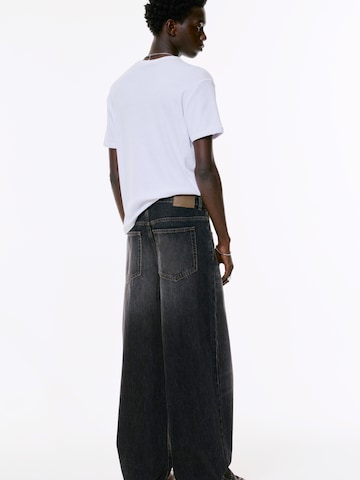 Pull&Bear Baggy Farkut värissä musta