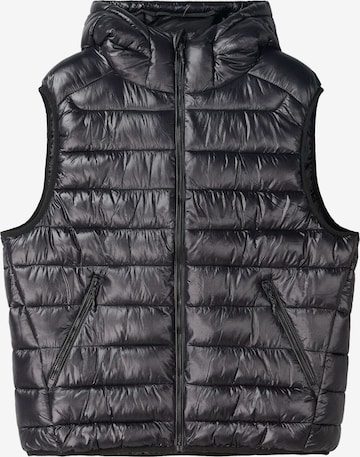 Bershka Елек в черно: отпред