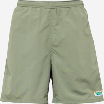 HUF Regular Shorts 'NEW DAY EASY' in Grün: predná strana