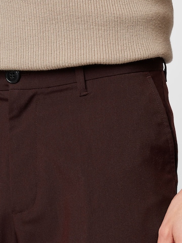 WEEKDAY Regular Pleated Pants 'Lewis' in Brown