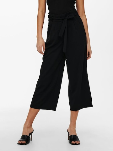 JDY Wide leg Pleat-Front Pants in Black: front