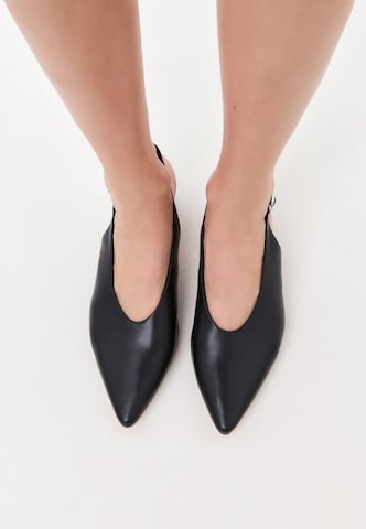 CESARE GASPARI Slingback pumps in Black