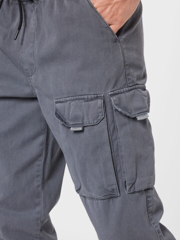 BURTON MENSWEAR LONDON Tapered Cargo trousers in Grey