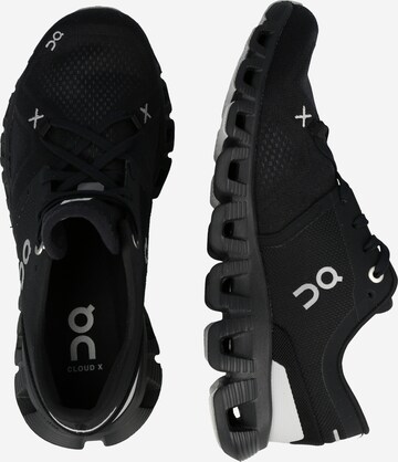 Sneaker bassa 'CloudX3' di On in nero