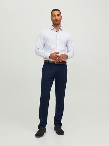 Coupe slim Pantalon chino JACK & JONES en bleu