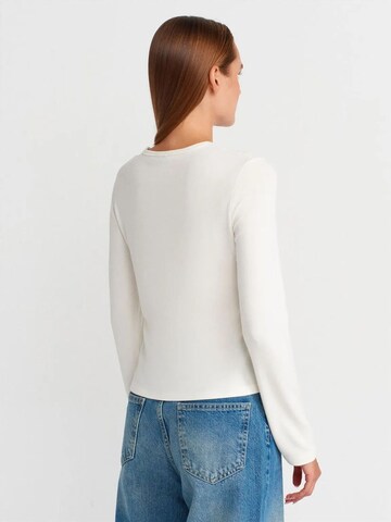 Dilvin Knit Cardigan in White