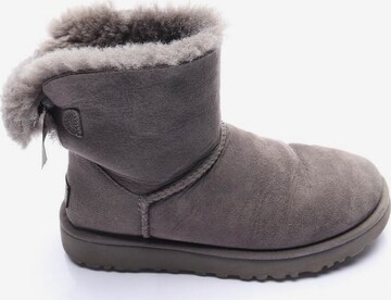 UGG Dress Boots in 38 in Grey: front