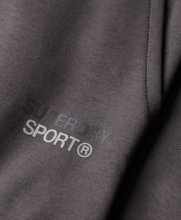 Superdry Tapered Sportbyxa i grå
