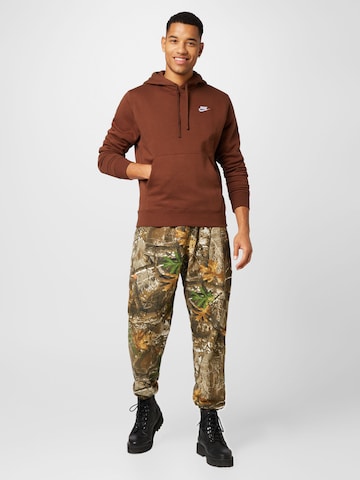Nike Sportswear Regularny krój Bluzka sportowa 'Club Fleece' w kolorze brązowy