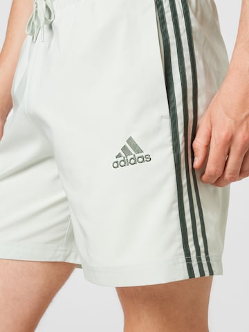 ADIDAS SPORTSWEAR Regular Sportshorts 'Aeroready Essentials Chelsea 3-Stripes' in Grün