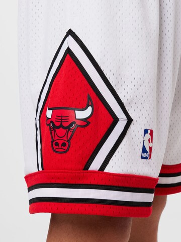 Mitchell & Ness Loosefit Bukser 'CHICAGO BULLS' i hvid