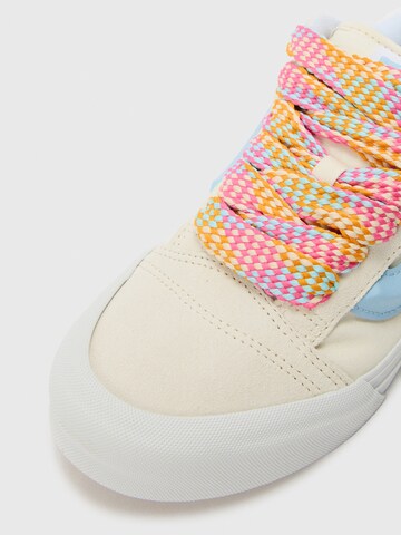 VANS Rövid szárú sportcipők 'Knu Skool' - fehér