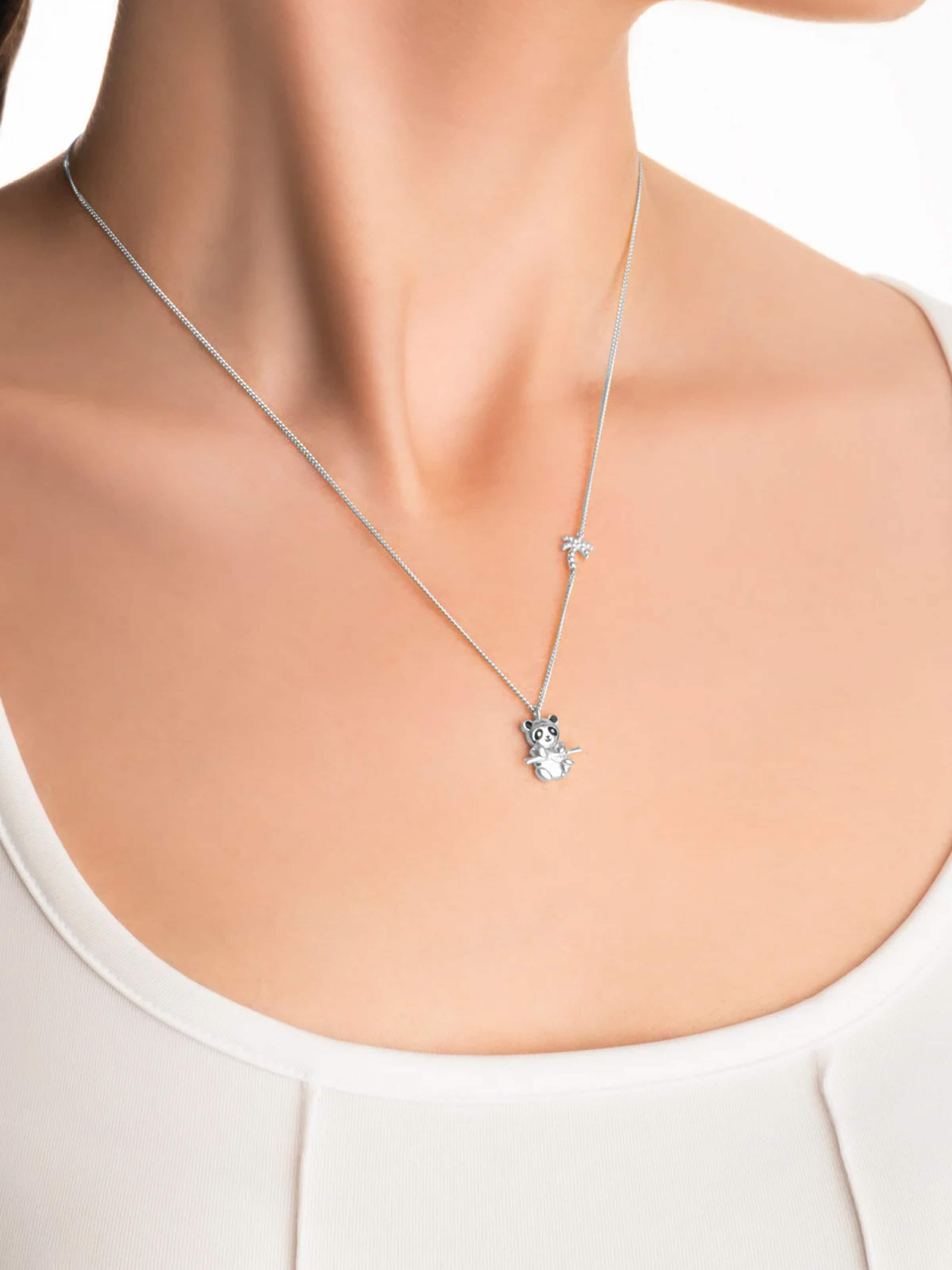 So Chic Necklace in Silver: front