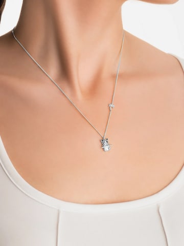 So Chic Necklace in Silver: front