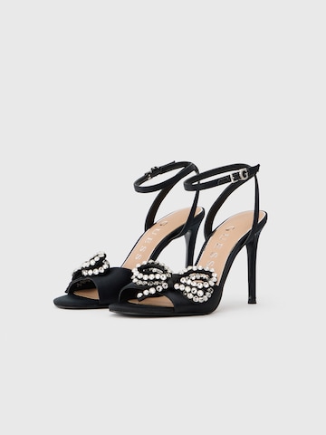 GUESS - Sandália 'Charmin' em preto