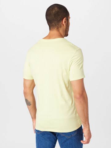 GUESS T-Shirt in Gelb