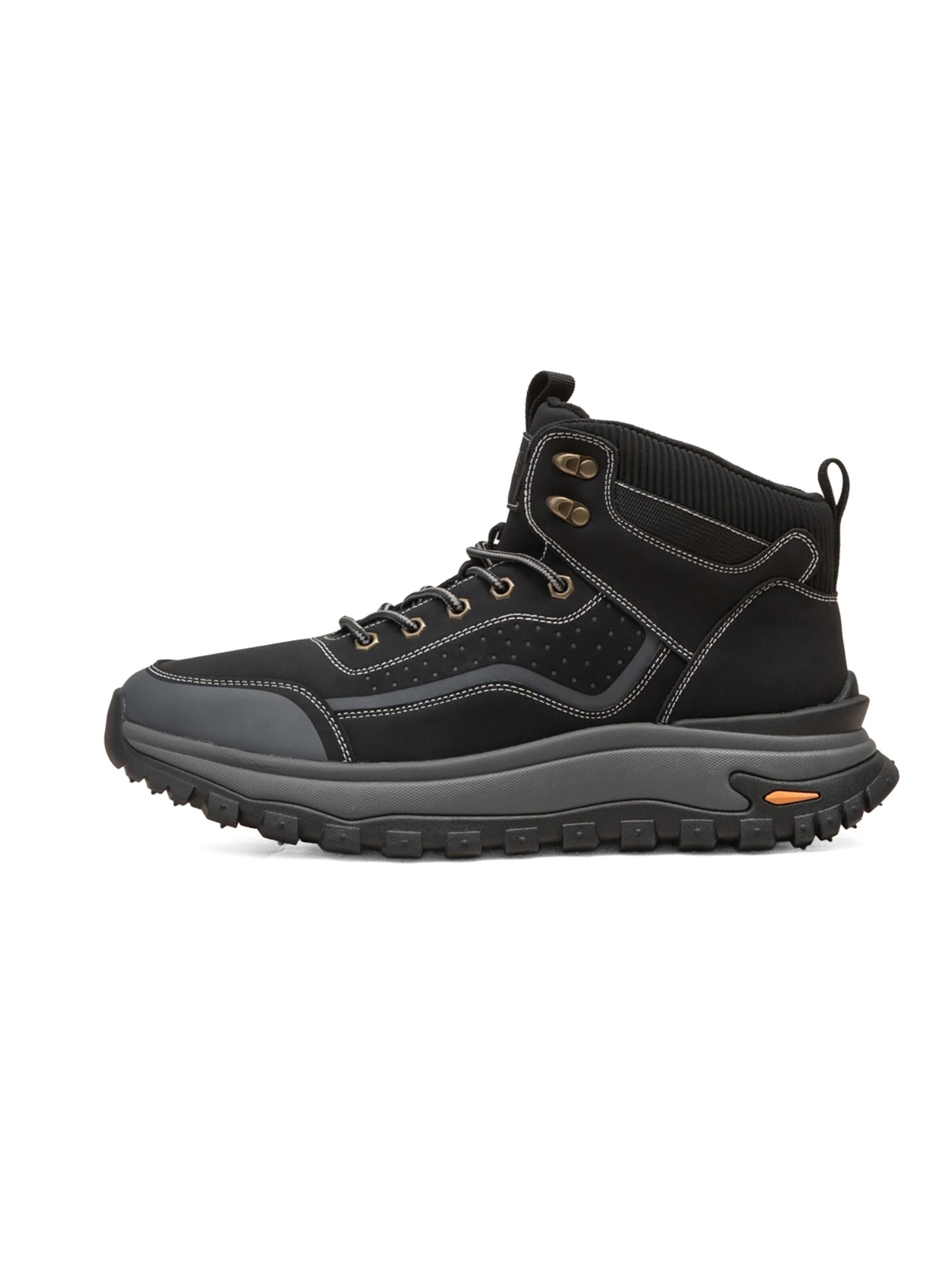 L'Arte Milano Boot in Black: front