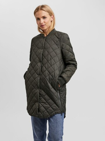 Veste mi-saison 'Hayle' VERO MODA en vert : devant