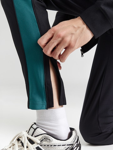 UNDER ARMOUR Tréningruha 'Challenger' - fekete