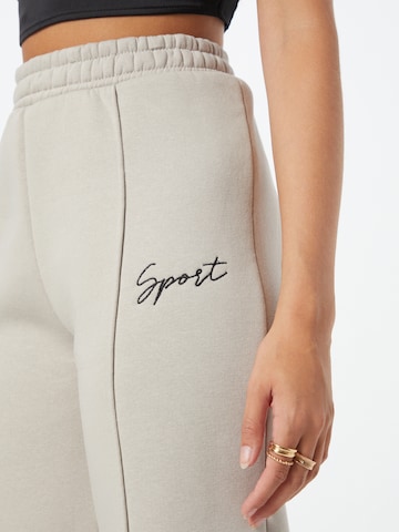 Loosefit Pantaloni con pieghe di Misspap in grigio