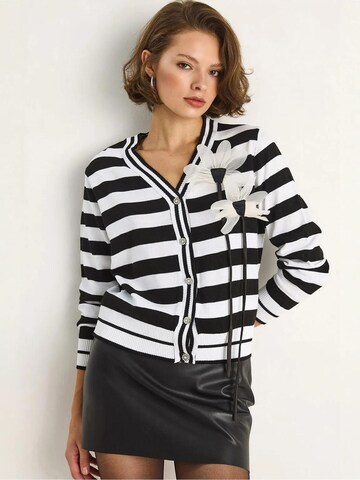 Bianco Lucci Strickjacke in Schwarz: Vorderseite