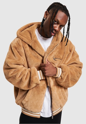 Veste mi-saison Karl Kani en beige : devant