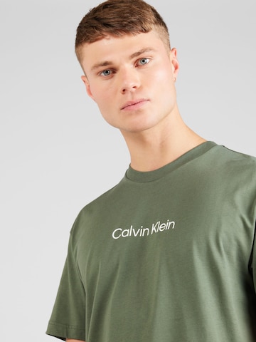 Calvin Klein قميص 'Hero' بلون أخضر