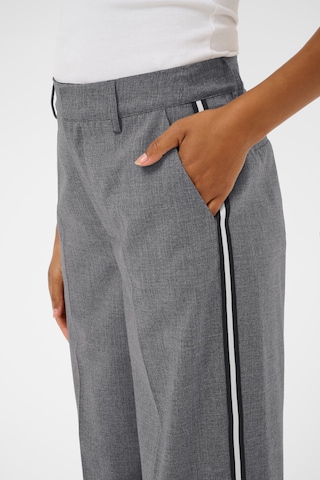 Regular Pantalon à plis 'KARamona' Kaffe en gris