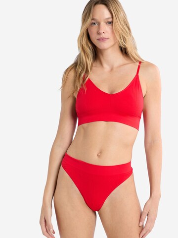 String 'Effortless' di ETAM in rosso