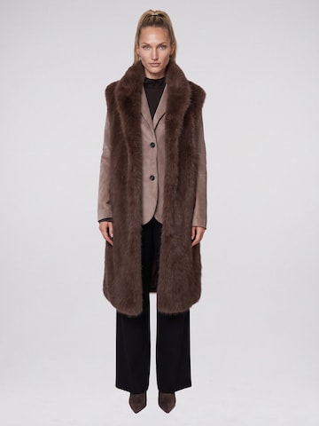 BLONDE No. 8 Vest 'Joe' in Brown: front