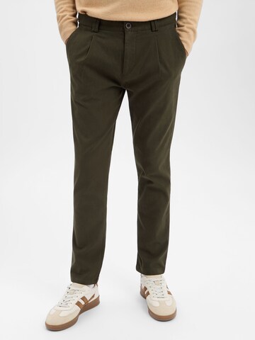Finshley & Harding Slim fit Pants 'Todd' in Green: front