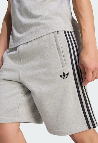 Regular Pantalon '3-Stripes' ADIDAS ORIGINALS en gris