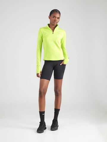 NIKE Функционална тениска 'Swift' в зелено
