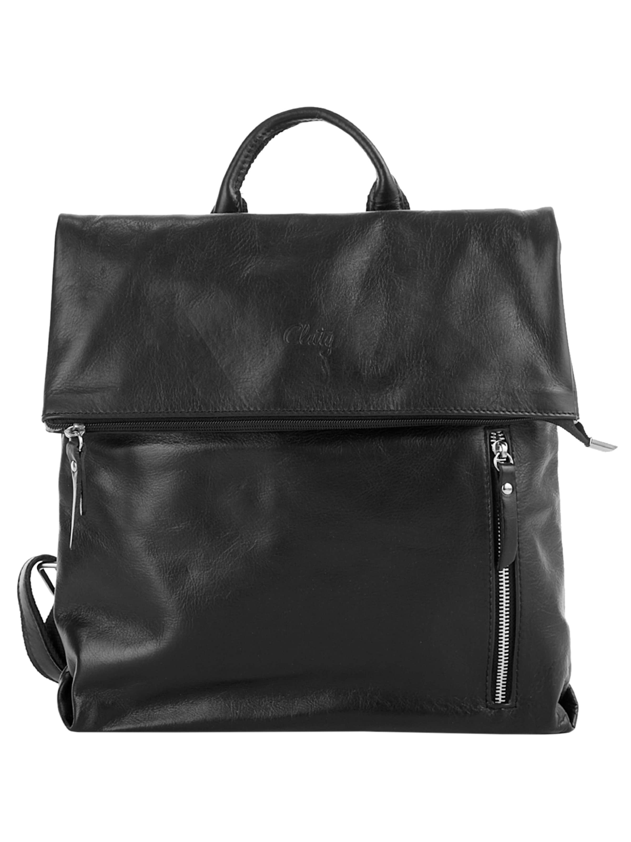 Cluty Backpack in Black: front